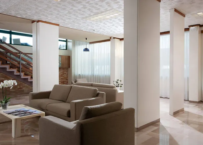 斯皮纳里酒店 3*